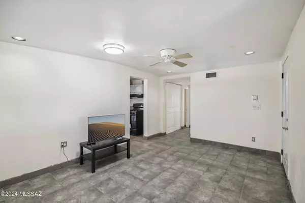 3656 E Glenn Street, Tucson, AZ 85716