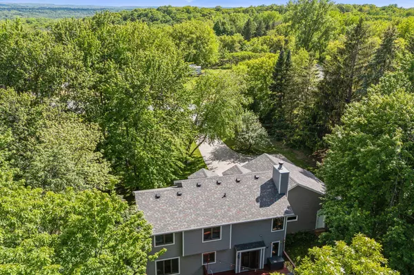 1096 Golden Oaks LN, Saint Joseph Twp, WI 54016