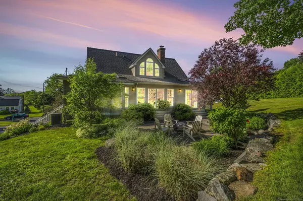 12 Wendover Road, Suffield, CT 06078