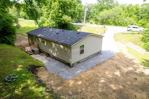 6761 Winchester RD, Clay City, KY 40312