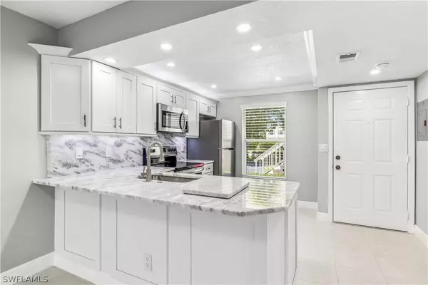 1355 Mainsail DR #1504, Naples, FL 34114