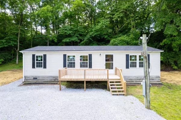 6761 Winchester RD, Clay City, KY 40312