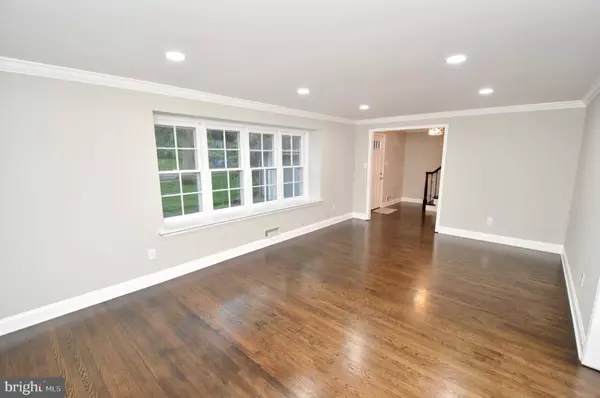 120 BARCROFT DR, Cherry Hill, NJ 08034