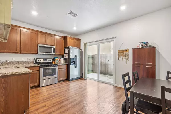 7884 Diamond Willow LN, Sacramento, CA 95828