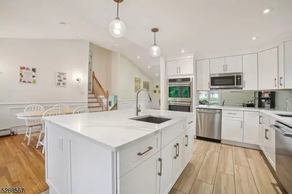 37 Twin Oaks Oval, Springfield Twp., NJ 07081