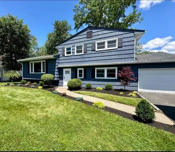 37 Twin Oaks Oval, Springfield Twp., NJ 07081