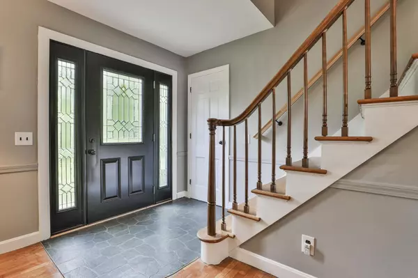 27 Oak Hill DR, Amherst, NH 03031