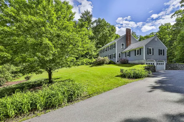 27 Oak Hill DR, Amherst, NH 03031