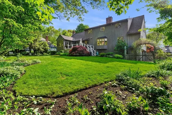 74 Blueberry Hill Ln, North Andover, MA 01845