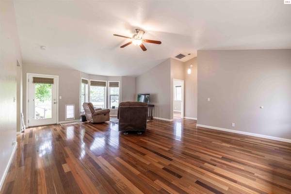 628 N Riley Creek Road, Laclede, ID 83841