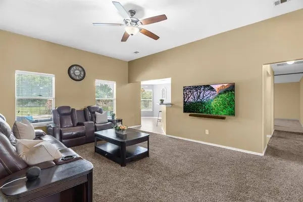 918 Rolling Meadow Drive, Lavon, TX 75166