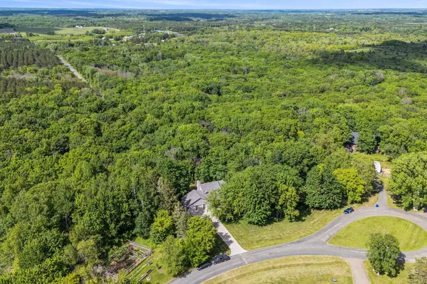 1096 Golden Oaks LN, Saint Joseph Twp, WI 54016