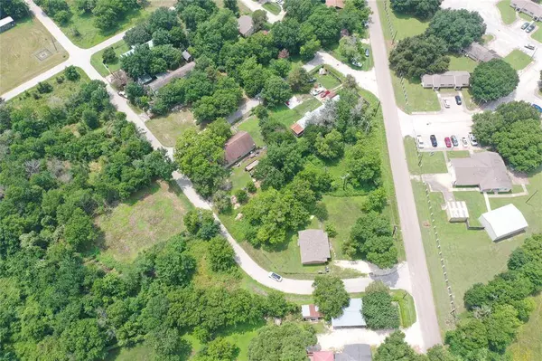 609 Baker ST, Navasota, TX 77868