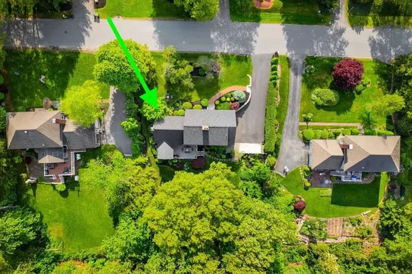 74 Blueberry Hill Ln, North Andover, MA 01845