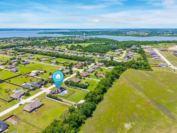 918 Rolling Meadow Drive, Lavon, TX 75166