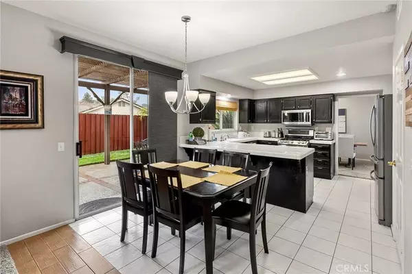 29570 Silver Buckle CT, Highland, CA 92346