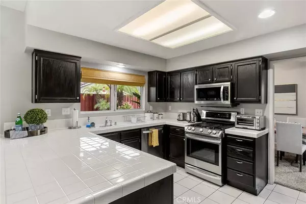 29570 Silver Buckle CT, Highland, CA 92346