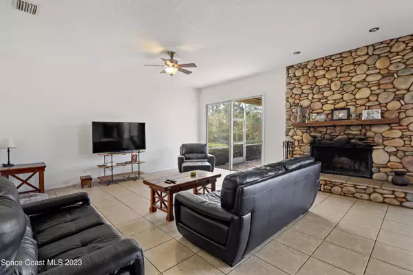 665 Grant RD, Palm Bay, FL 32909