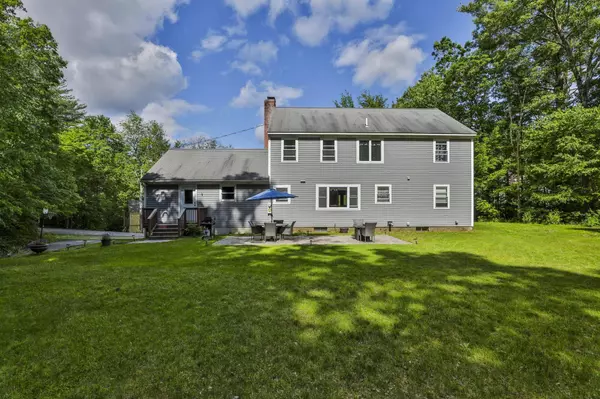 27 Oak Hill DR, Amherst, NH 03031