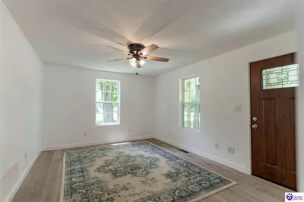 1739 Bardstown Road, Hodgenville, KY 42748