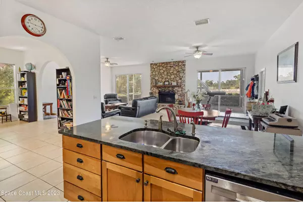 665 Grant RD, Palm Bay, FL 32909