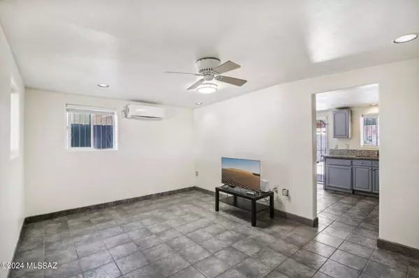 3656 E Glenn Street, Tucson, AZ 85716