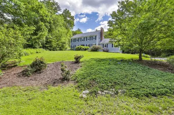 27 Oak Hill DR, Amherst, NH 03031