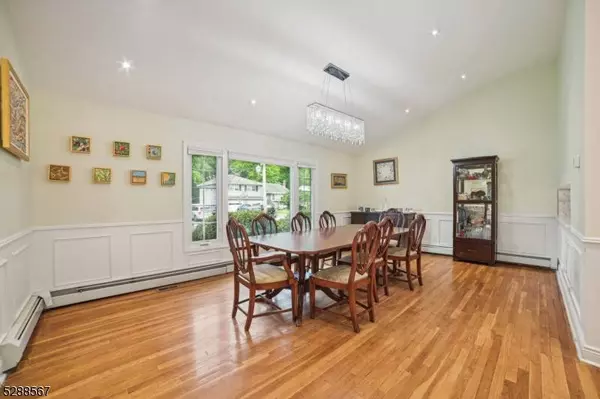 37 Twin Oaks Oval, Springfield Twp., NJ 07081