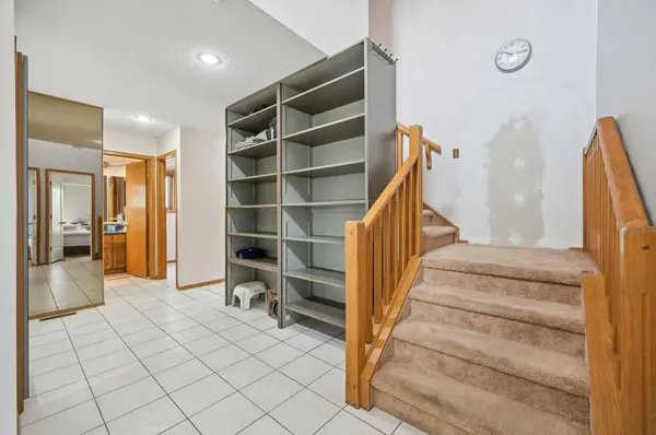 108 Harvest Hills DR NE, Calgary, AB T3K 3X4
