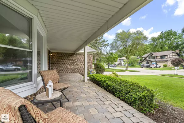 639 W Longview Lane, Palatine, IL 60067