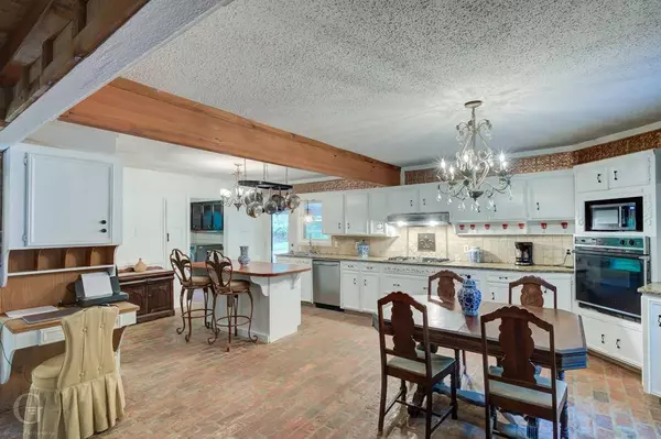 1124 Johnson Road, Doyline, LA 71023