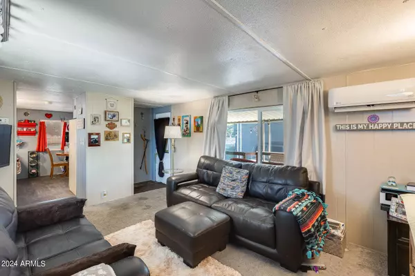 10401 N CAVE CREEK Road #11, Phoenix, AZ 85020