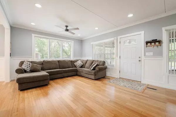 18324 Oakley AVE, Lansing, IL 60438