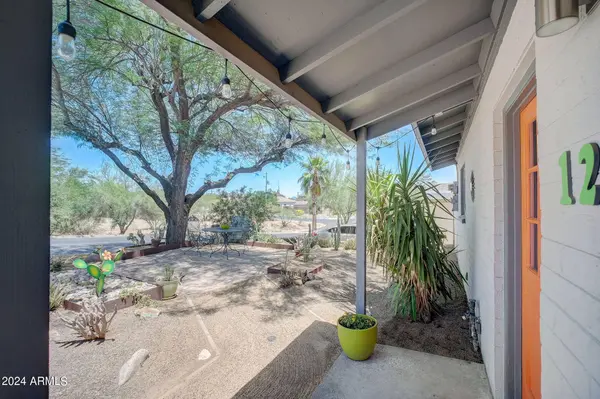 1233 E DESERT COVE Avenue, Phoenix, AZ 85020