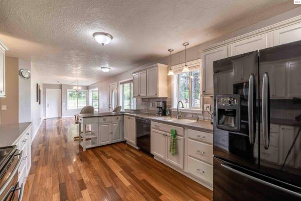 628 N Riley Creek Road, Laclede, ID 83841