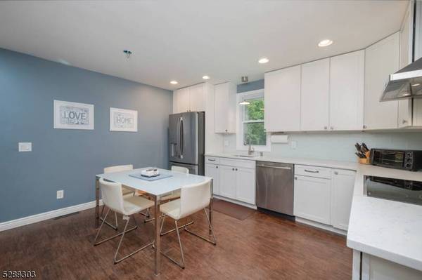 40 Douglas Dr, Montville Twp., NJ 07082