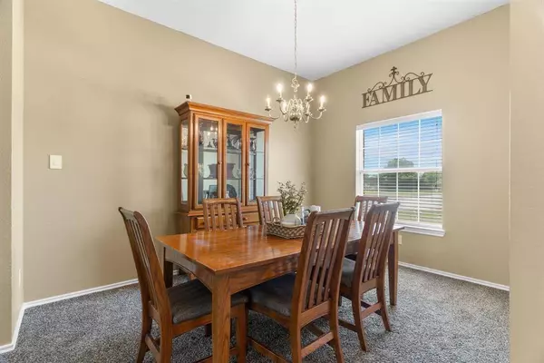 918 Rolling Meadow Drive, Lavon, TX 75166