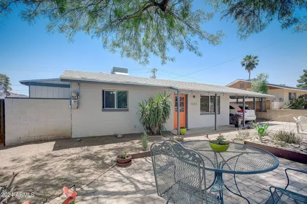1233 E DESERT COVE Avenue, Phoenix, AZ 85020