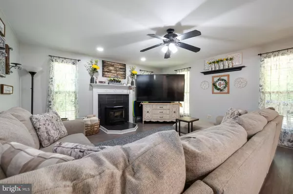 7680 LOGGING LN, Indian Head, MD 20640