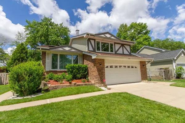 870 Tanglewood DR, Wheeling, IL 60090