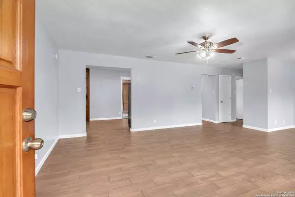 151 DUMONT DR, San Antonio, TX 78227-4409