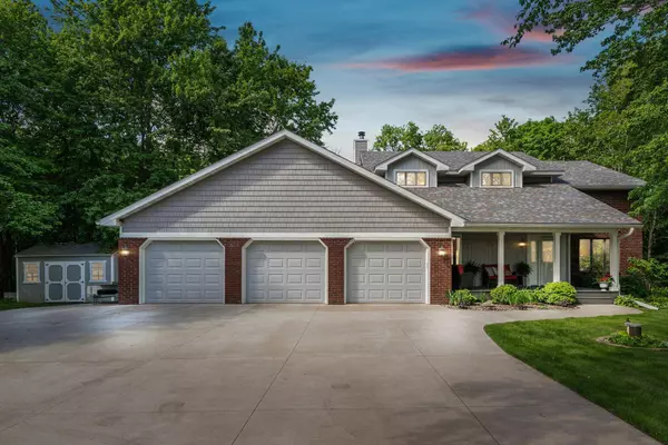 1096 Golden Oaks LN, Saint Joseph Twp, WI 54016