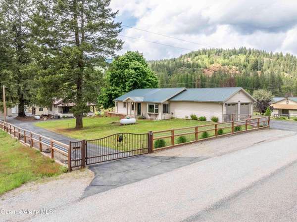 628 N Riley Creek Road, Laclede, ID 83841