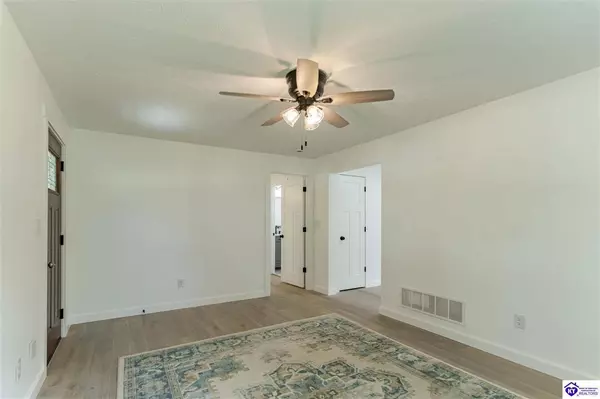 1739 Bardstown Road, Hodgenville, KY 42748