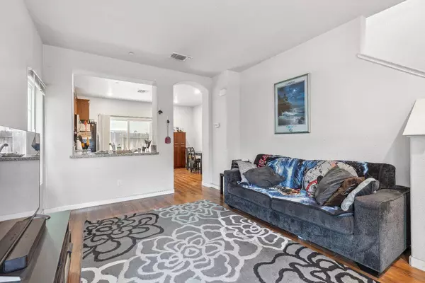 7884 Diamond Willow LN, Sacramento, CA 95828