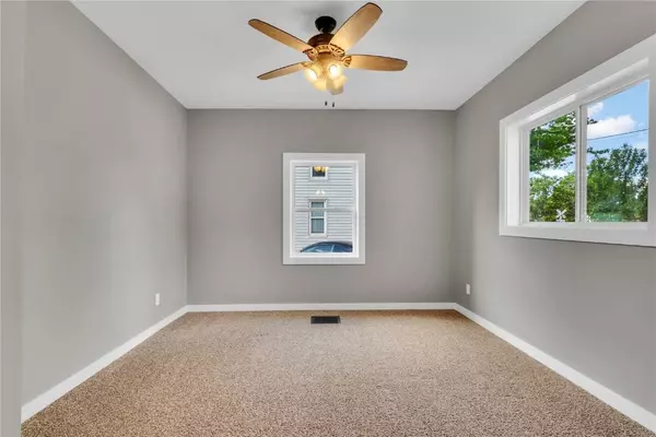 608 D Avenue, Vinton, IA 52349