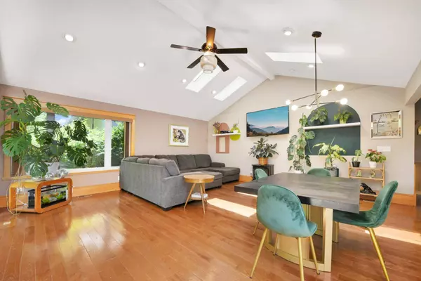 2476 Aglen ST, Roseville, MN 55113