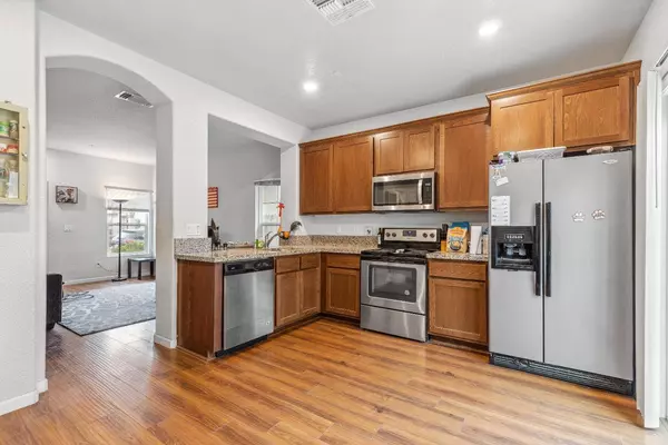 7884 Diamond Willow LN, Sacramento, CA 95828