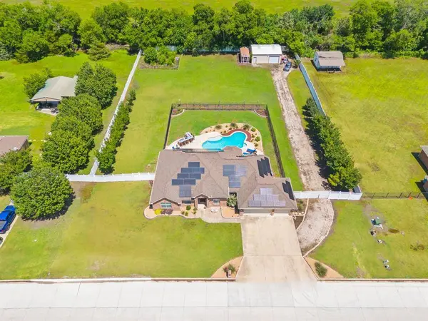 918 Rolling Meadow Drive, Lavon, TX 75166