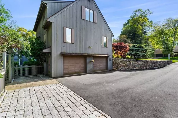 74 Blueberry Hill Ln, North Andover, MA 01845